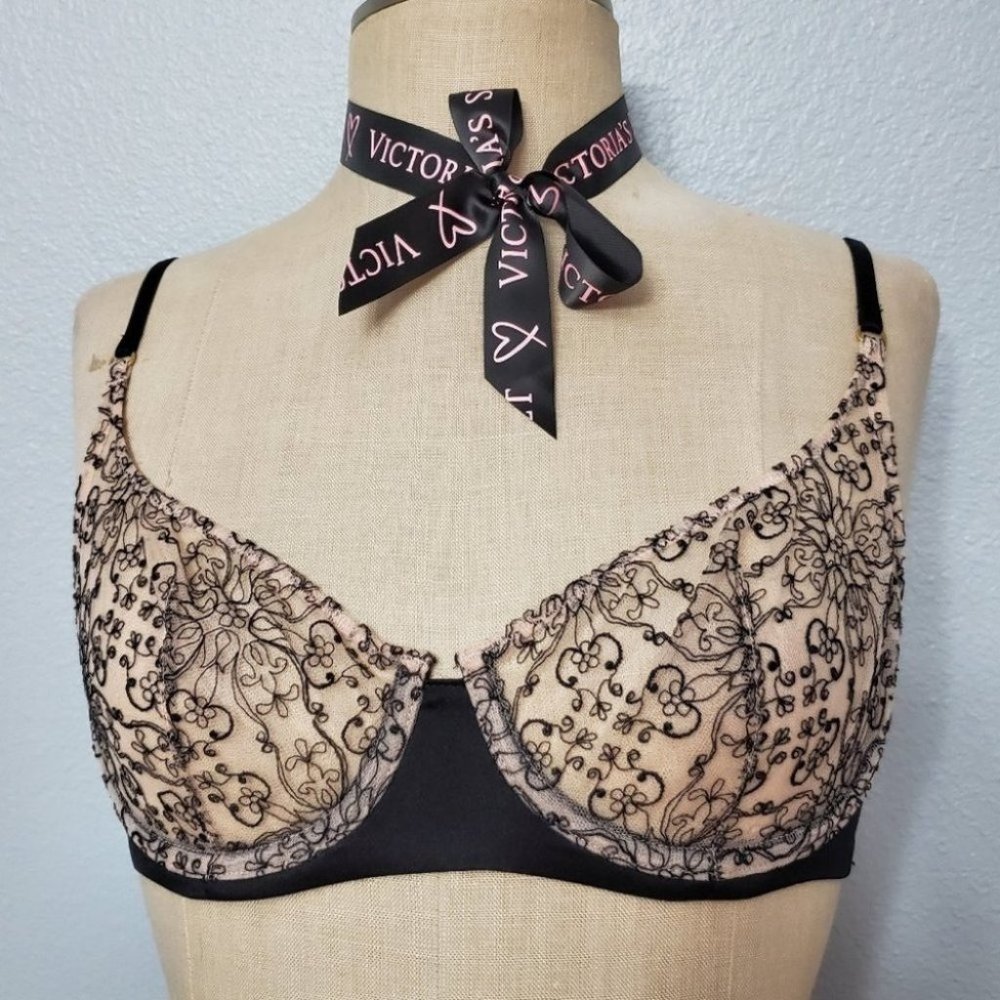 VS Very Sexy lace bra 34C NWT